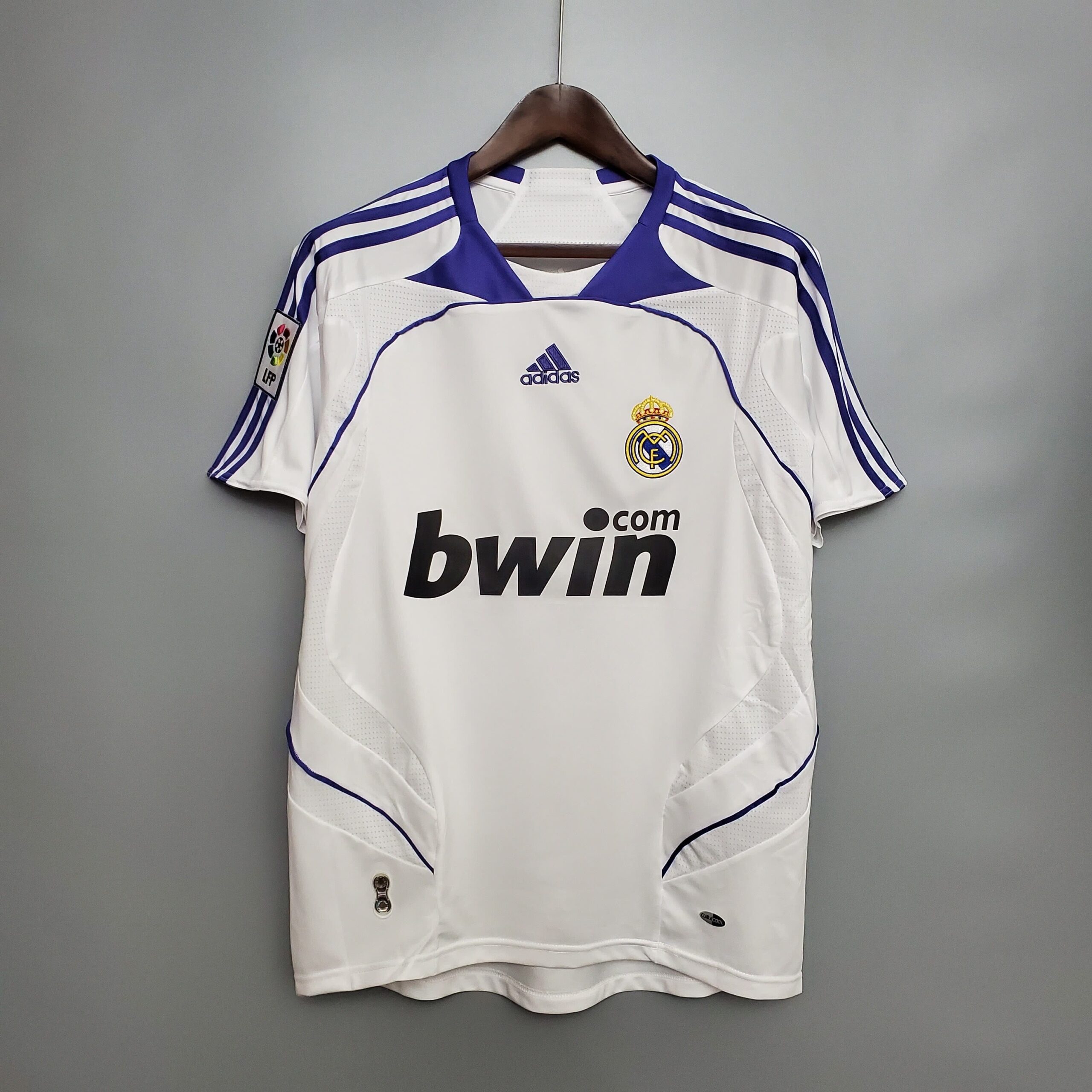 96320AD0-AA67-46F1-846F-141C58AC710F Real Madrid Retro 07/08 - Home kit- Retro Football Shirt - Image 1
