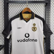 Manchester United Retro 01/02 Away kit - Image 2
