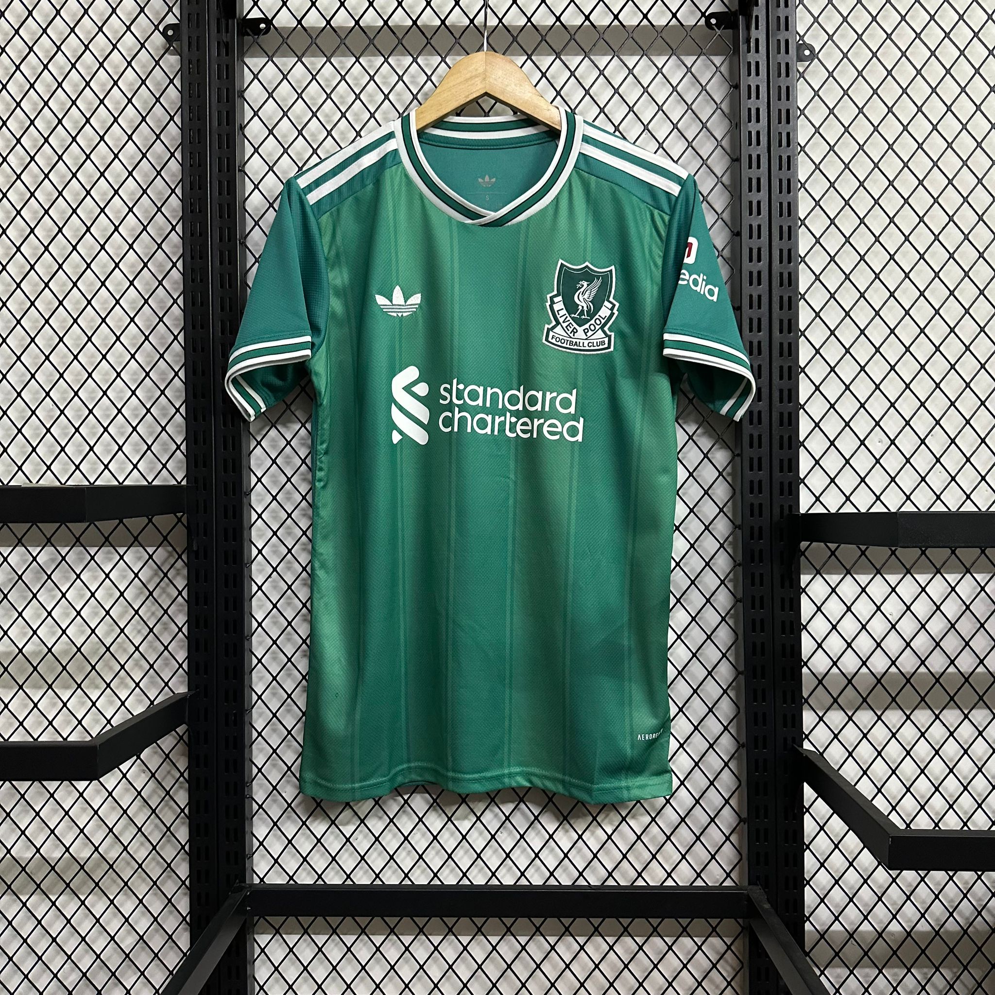 99352B2F-F2AD-4CA3-9D04-9D19878E65EB Liverpool 25/26 Third kit - Image 1