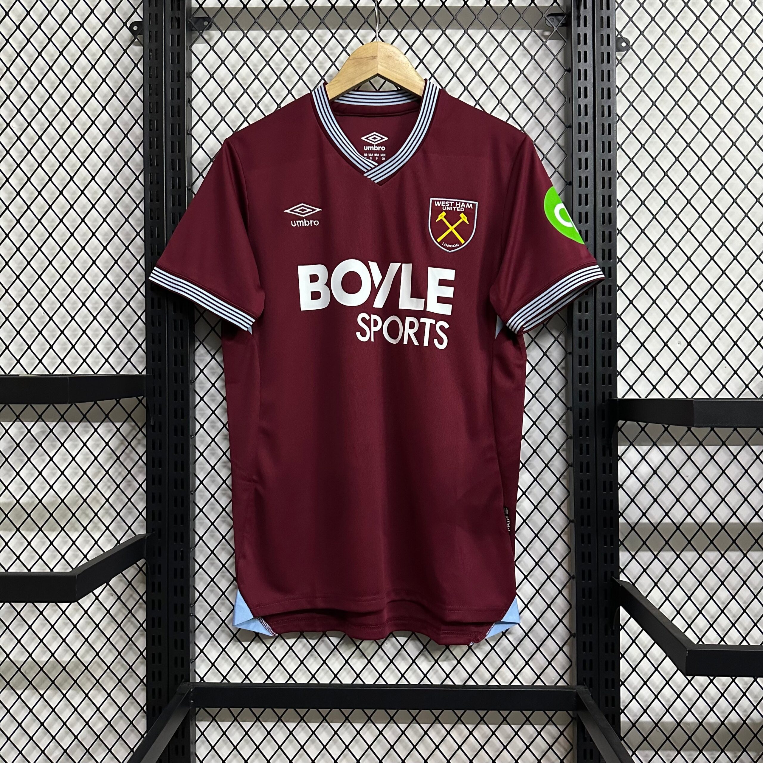 A428F595-5BEE-4D1F-8791-A973C703FA91 West Ham 25/26 Home kit - Image 1